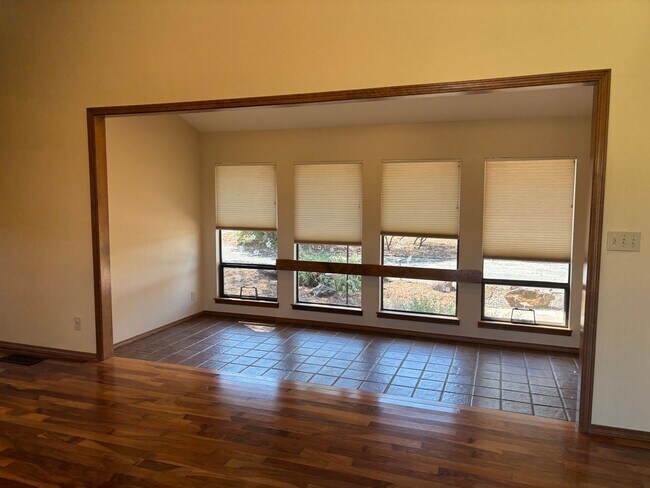 Building Photo - 6 Acres; 3 bedroom 2 bath plus bonus room ...