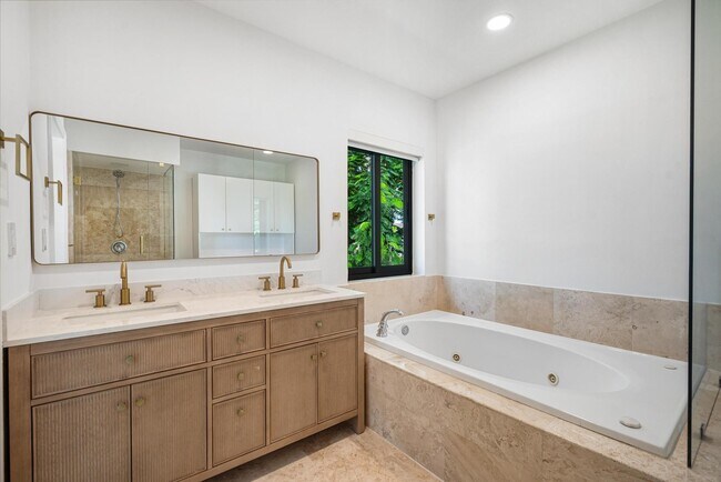 Building Photo - 7810 Beach View Dr