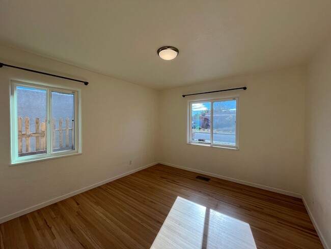 Building Photo - Spacious 2 Bedroom 3 Bathroom Home In ABQ!