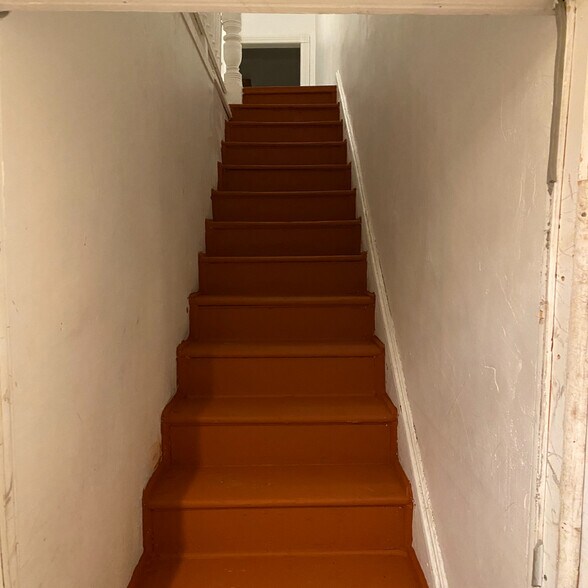 Building Photo - 121 Highland Ave