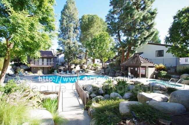 Building Photo - 6255 Canoga Ave