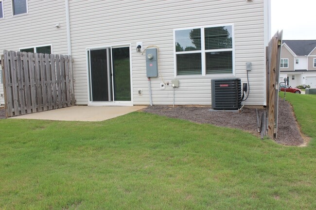 Building Photo - 15 Apricot Ln