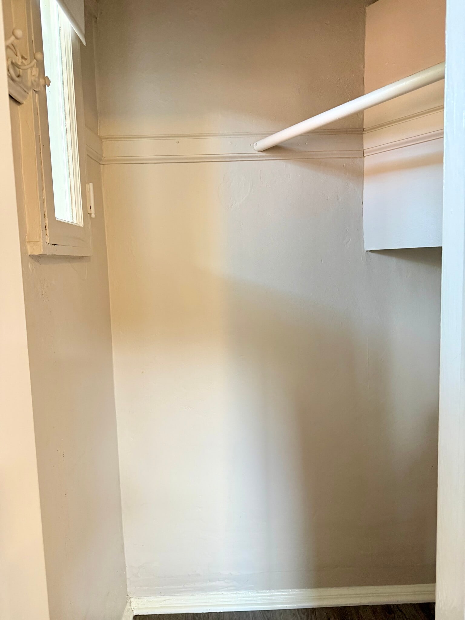 Building Photo - 1542 E Woodbury Rd