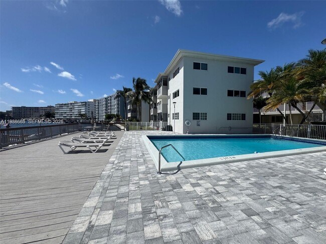 Building Photo - 462 Golden Isles Dr