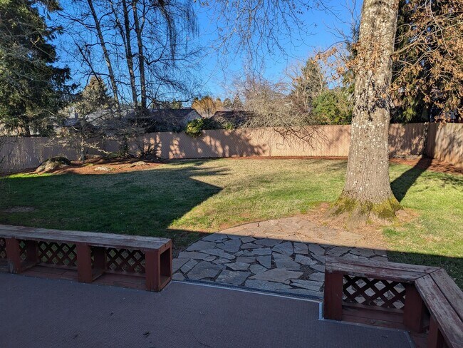 Building Photo - 855 Fran St SE