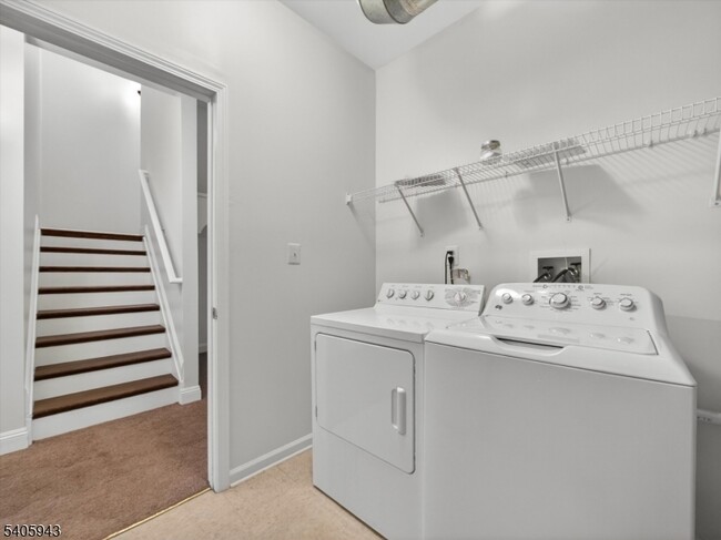 Building Photo - 124 Barclay Dr