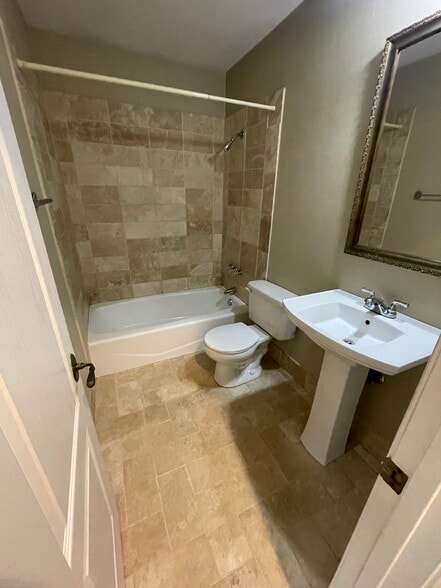 Hall Bath - 411 N Madison St