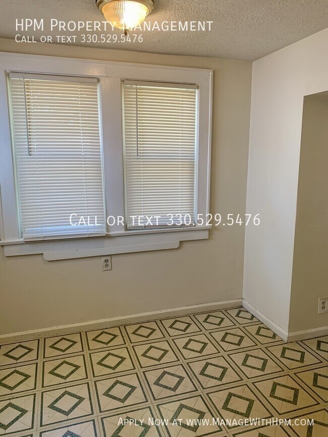 Building Photo - 1525 Miami Ct NE