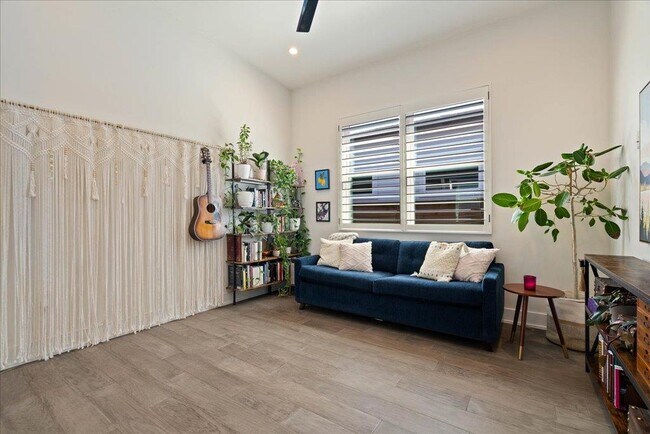Building Photo - 7009 Zachary Dr