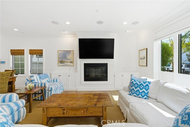 Building Photo - 305 Montero Ave