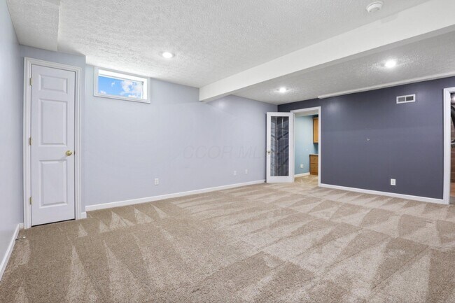 Building Photo - 5998 Blaverly Dr