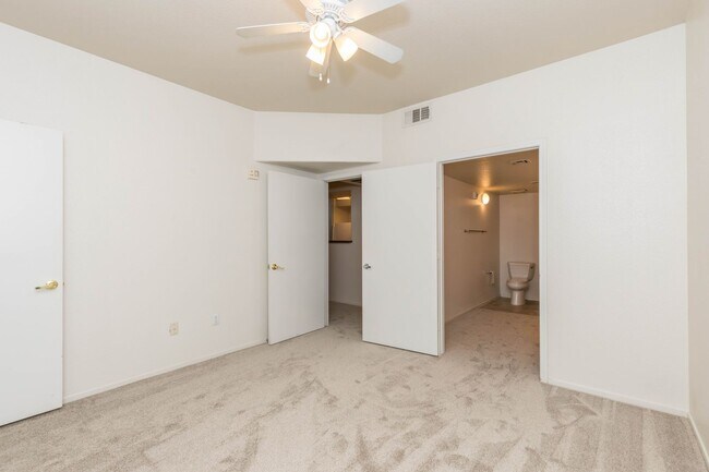 Building Photo - Lovely 1 Bedroom Condo For Rent