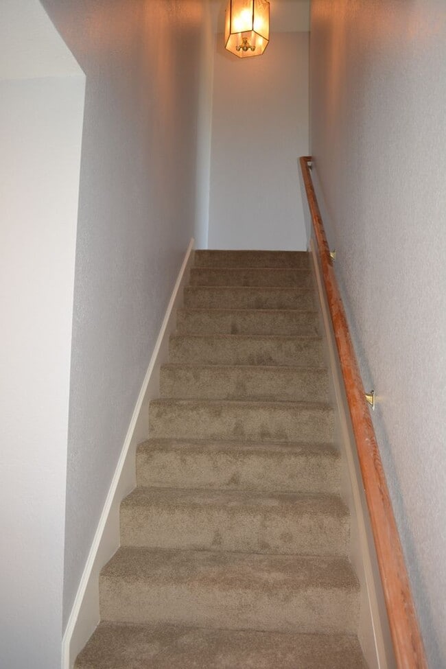 Building Photo - BEAUTIFUL "HILLCREST VILLAGE"  CONDOMINIUM HOME WITH GARAGE