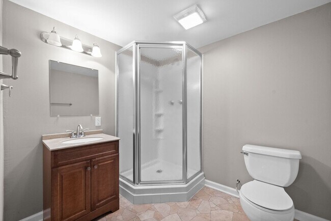 Building Photo - 4 Bedroom Home For Rent in St. B Area of Clarksville!