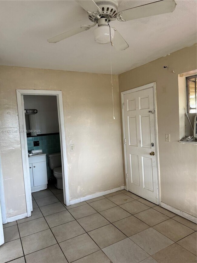 Building Photo - 2620 SW 53rd Ave