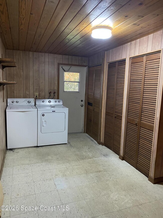 Building Photo - 304 Crown Blvd