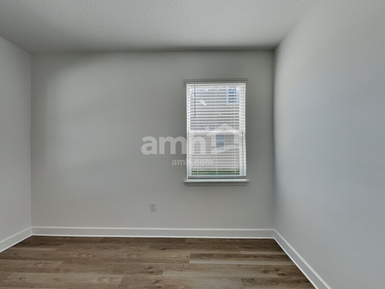Building Photo - 3003 19th Ave W