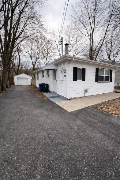 Building Photo - 40 Connolly Dr