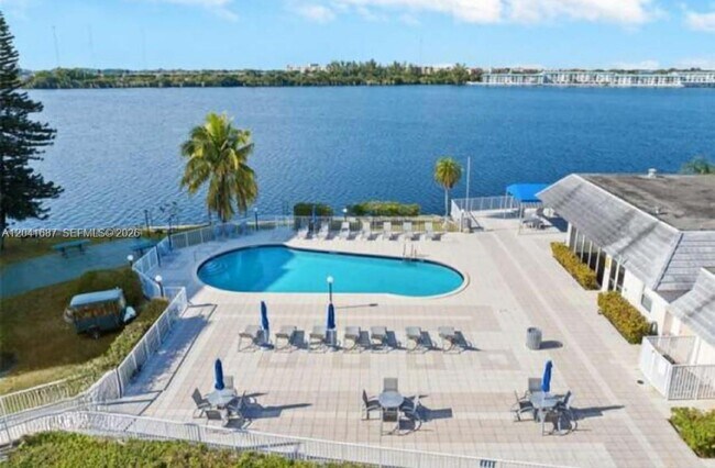 Building Photo - 1075 NE Miami Gardens Dr