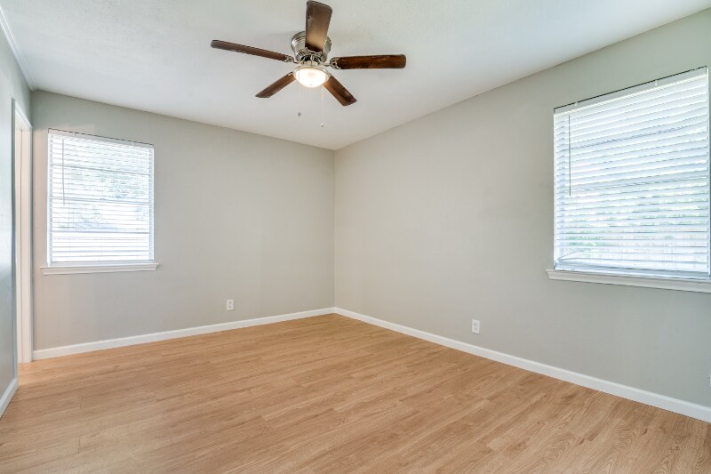 Building Photo - 404 Valentine Ln