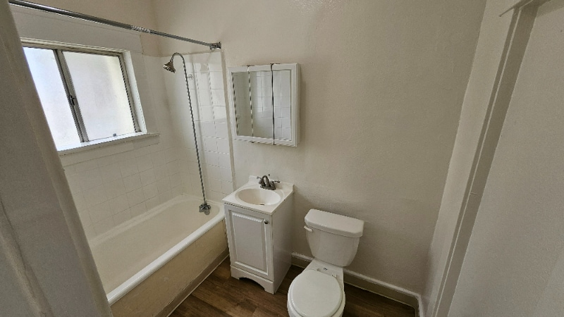 Building Photo - 1026 Ingraham St