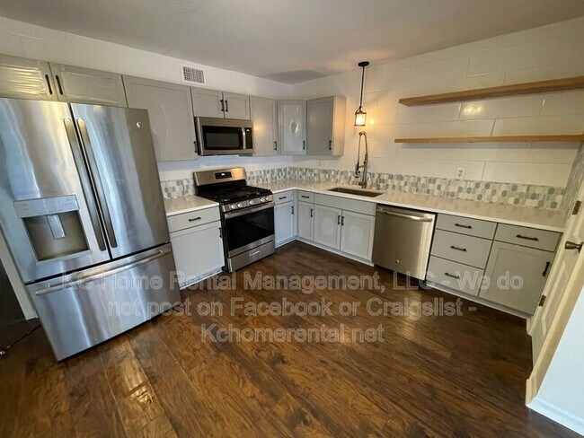 Building Photo - 209 Woodbridge Ln