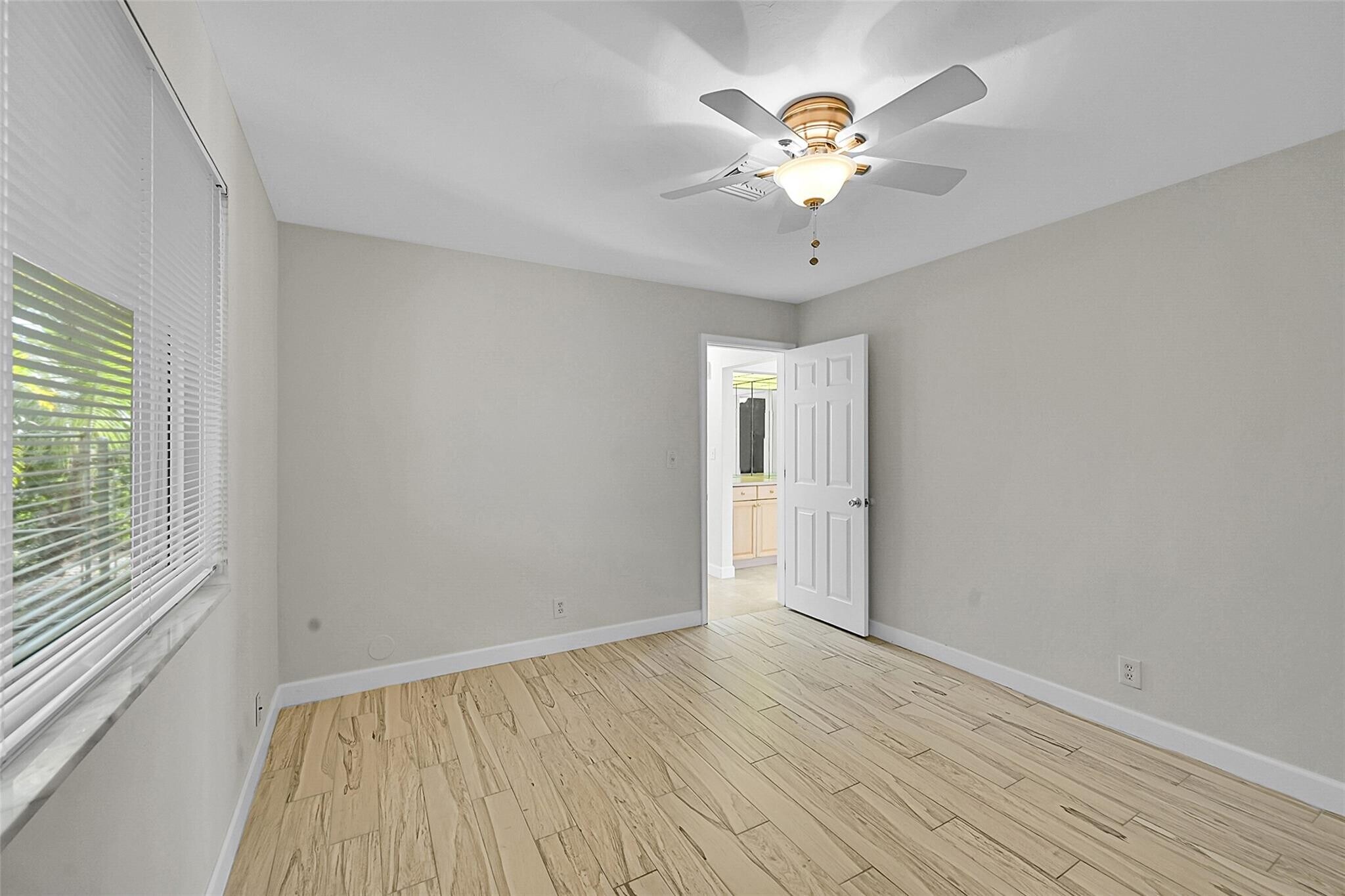Building Photo - 211 SE 9th Ct