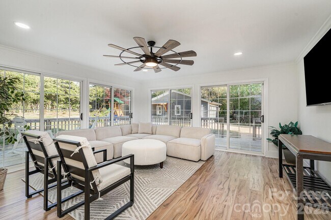 Building Photo - 8823 Dartmoor Pl