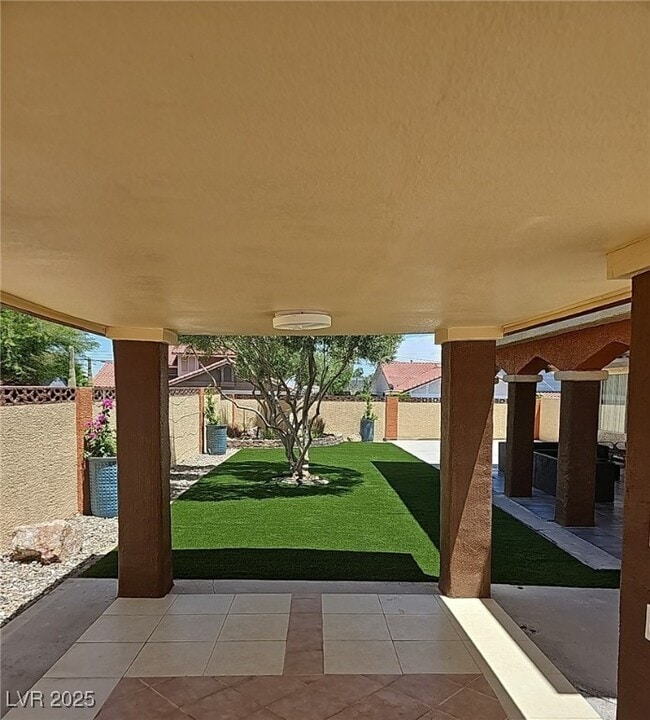 Building Photo - 8600 Abanico Ct