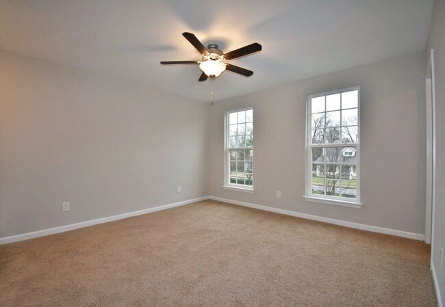 Building Photo - Gorgeous luxury 2BD/2.5BA M'boro townhome w/garage, washer/dryer, across from MTSU!