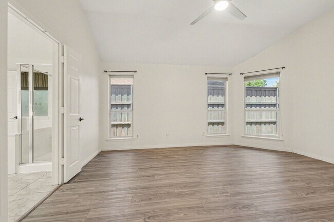 Building Photo - 1707 Briarhollow Dr