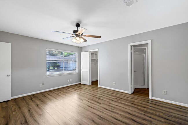 Building Photo - 614 Val Lena Dr