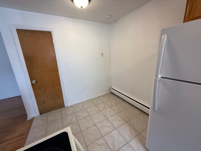 Building Photo - 1408 W Juneway Terrace