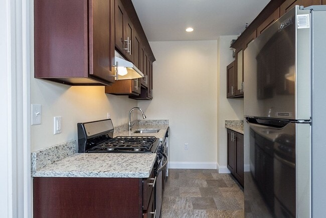 Building Photo - Charming 1 Bedroom-No Broker Fee