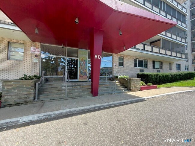 Building Photo - 80 Cartright St