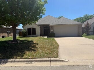 Building Photo - 1123 Neuberry Cliffe