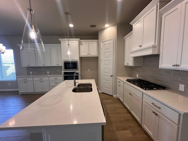 Building Photo - 6030 Cottontail Ln