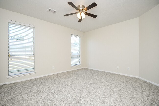 Building Photo - 139 Skycrest Dr