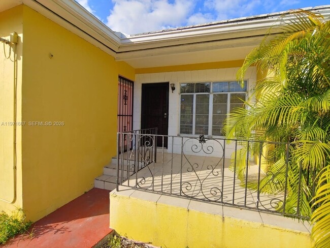 Building Photo - 1465 NE 149th St