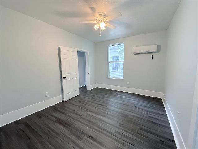 Building Photo - 1326 W Sears St