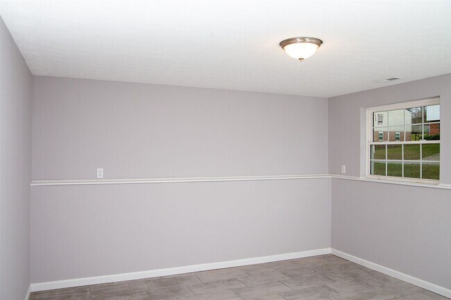 Building Photo - 3020 Featherstone Dr