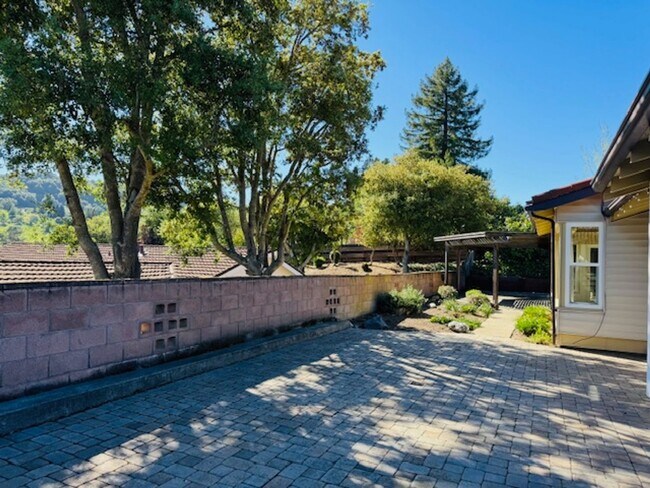 Building Photo - Wonderful single level home in Orinda-available for move-in now!