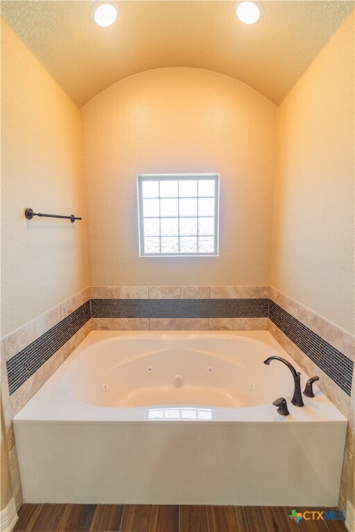 Building Photo - 2033 Catkins Ln