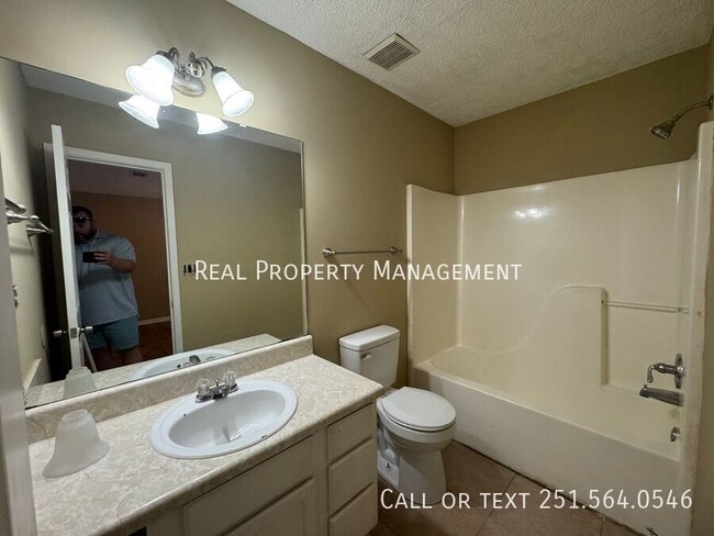 Building Photo - 2654 Jan Dr