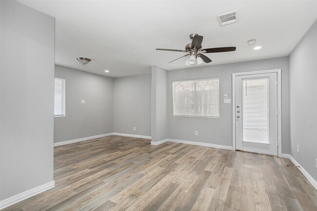 Building Photo - 4931 Junius St