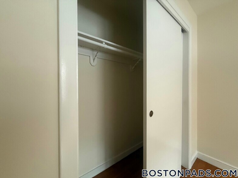 Building Photo - 17 Captain Parker Arms