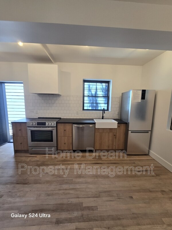 Building Photo - 1401 Charles St
