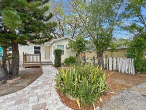 Building Photo - Beautifully Renovated 2 Bed/1 Bath Duplex – Move-In Ready in the Heart of Clearwater!