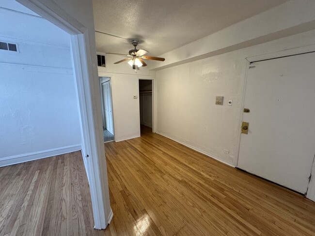 Building Photo - 5438 W Potomac Ave