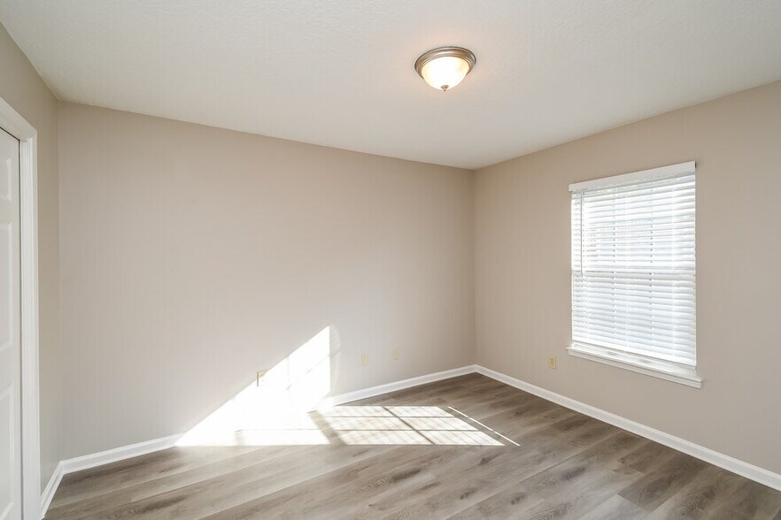 Building Photo - 1653 Spring Oaks Ln